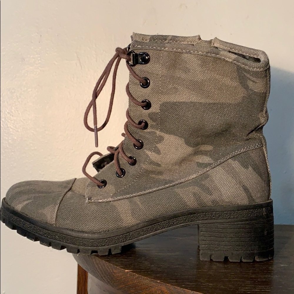 Military style camo boots